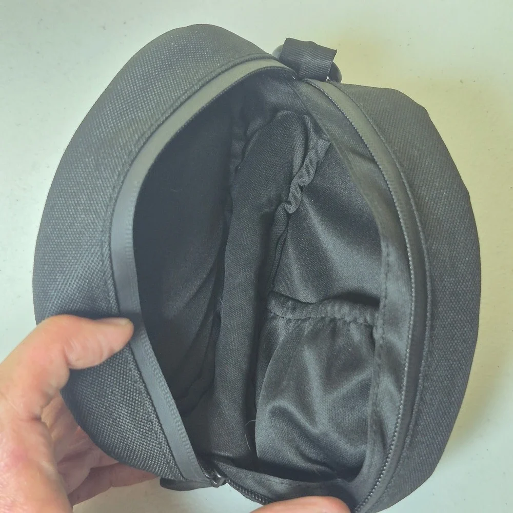 Beats by Dre Headphone Carrying Case Black Zippered Hard Shell with Carabiner